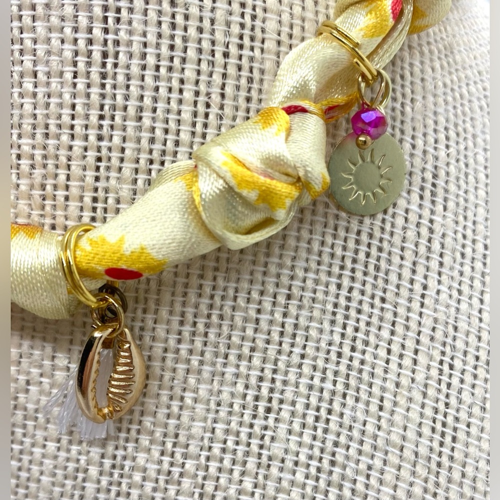 Yellow Pink Mod Flower Pattern Satin Scarf Necklace Gold Charm Boho Preppy Retro - Picture 8 of 9